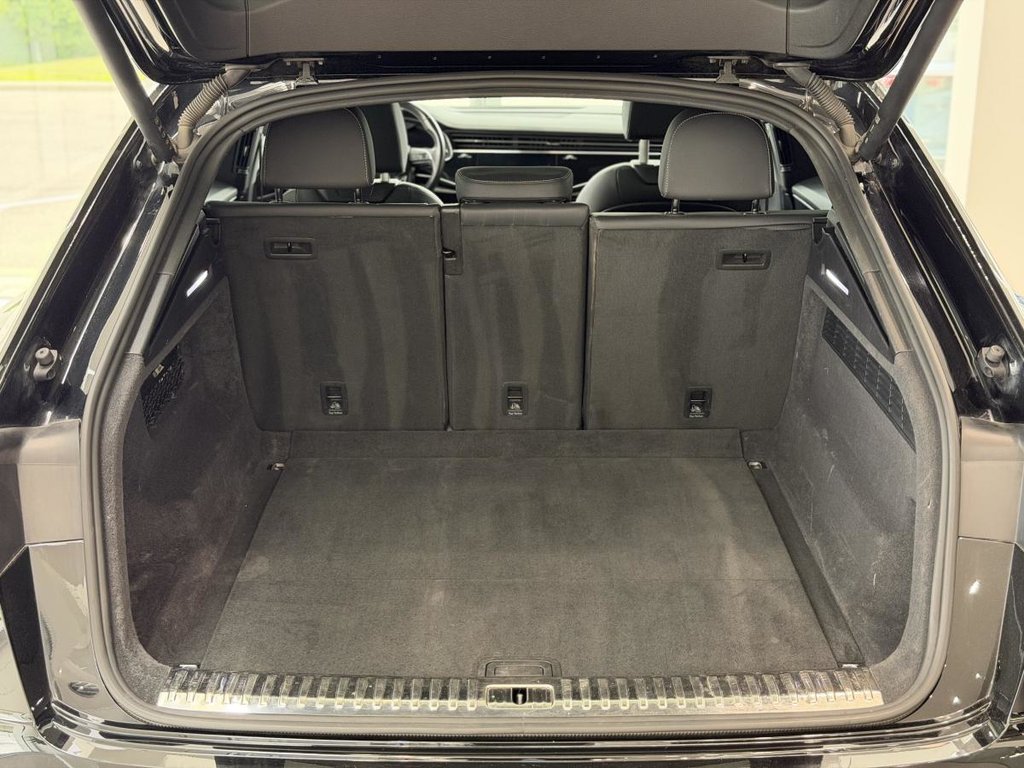 Audi Q8 Progressiv 55 S LINE | QUATTRO | TOIT PANO | CUIR | NAV | CARPLAY | CAMÉRA 360 +++ 2023 à Laval, Québec - 9 - w1024h768px