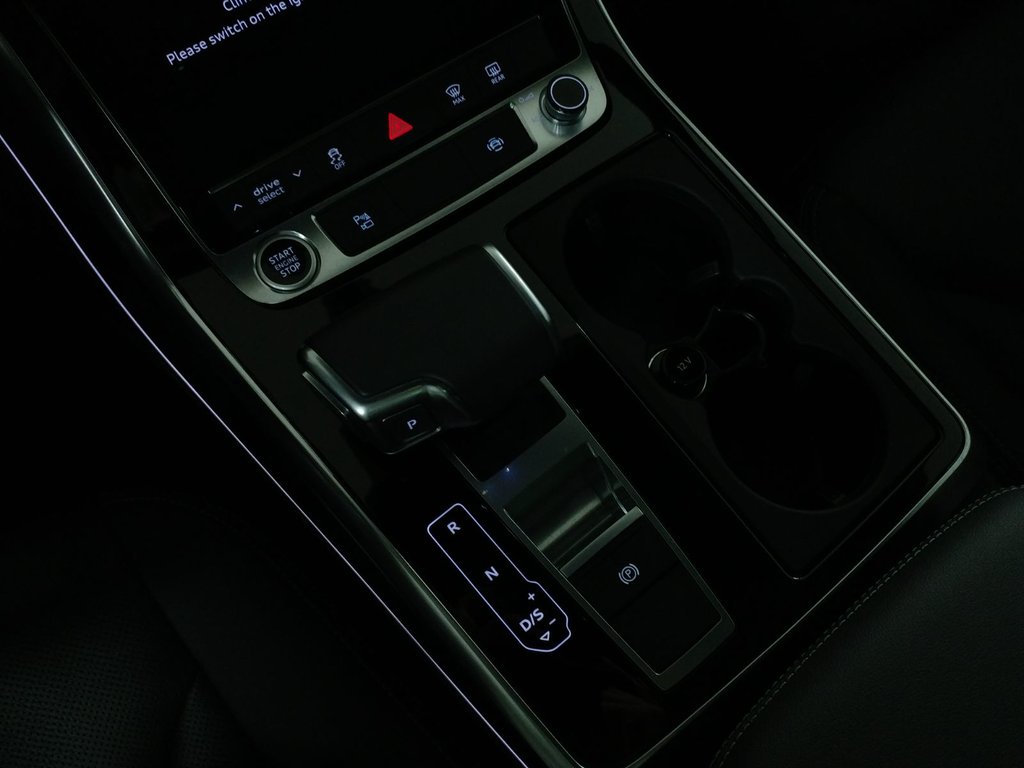 2025 Audi Q8 PROGRESSIV BLACK PACK TOIT|TRAILER HITCH|22PO in Laval, Quebec - 16 - w1024h768px