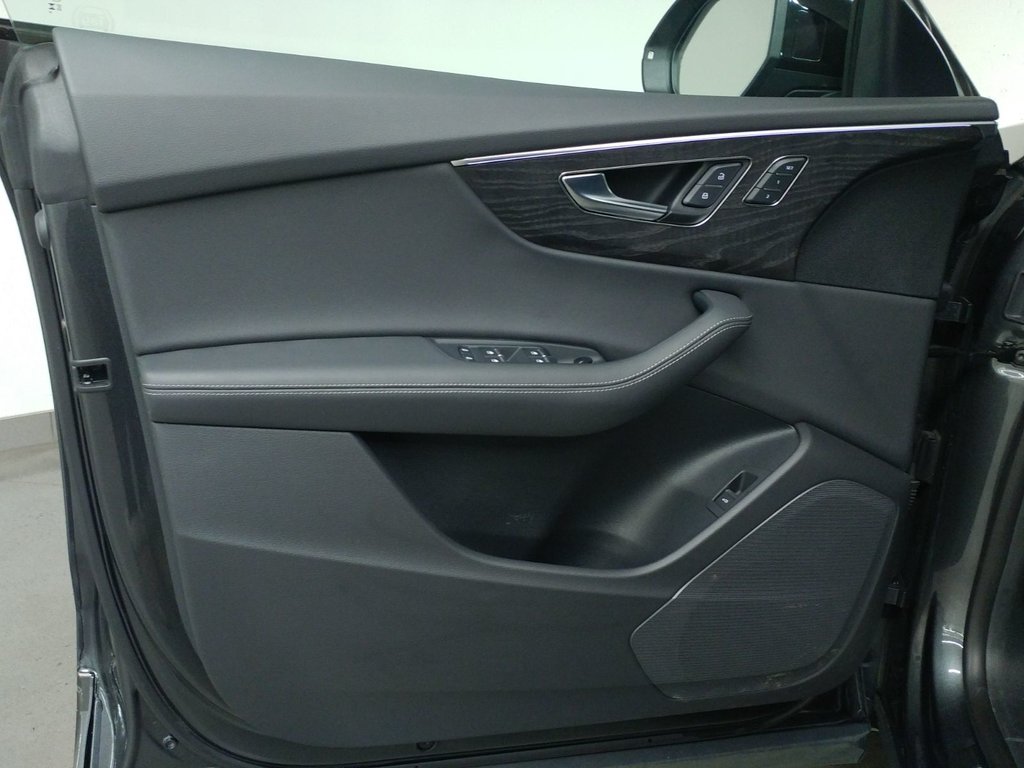 2025 Audi Q8 PROGRESSIV BLACK PACK TOIT|TRAILER HITCH|22PO in Laval, Quebec - 12 - w1024h768px