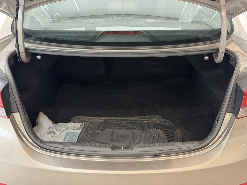 2015 Hyundai Elantra GL | BAS KM | SIÈGES CHAUFFANTS | BLUETOOTH +++ in Laval, Quebec - 9 - w1024h768px