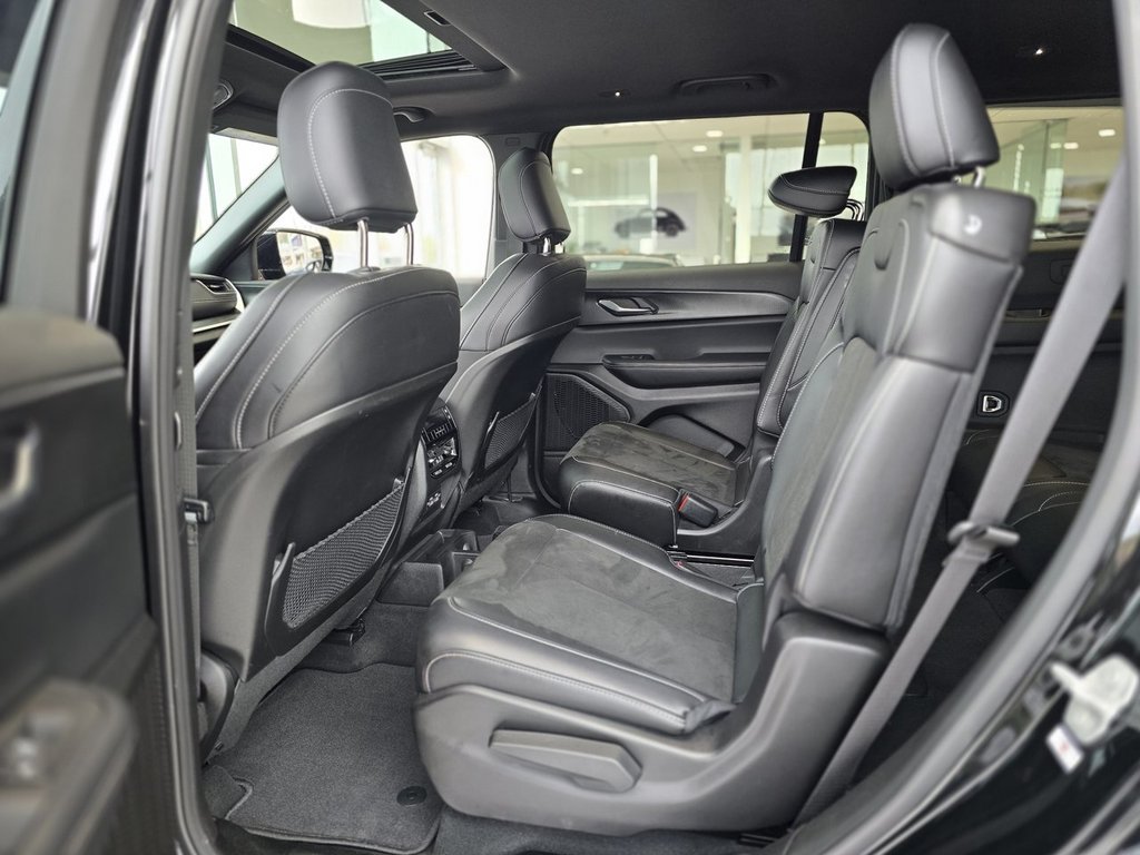 Jeep Grand Cherokee L Altitude ENSEMBLE ECLAIRE 23B | TOIT | JANTES 20P +++ 2025 à Laval, Québec - 11 - w1024h768px