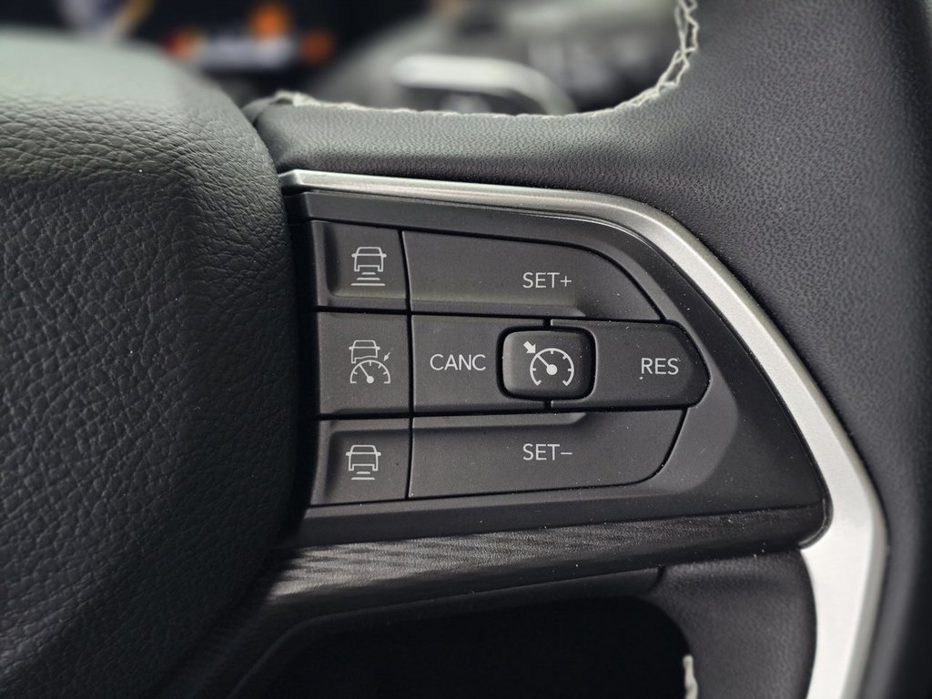 Jeep Grand Cherokee L Altitude ENSEMBLE ECLAIRE 23B | TOIT | JANTES 20P +++ 2025 à Laval, Québec - 17 - w1024h768px