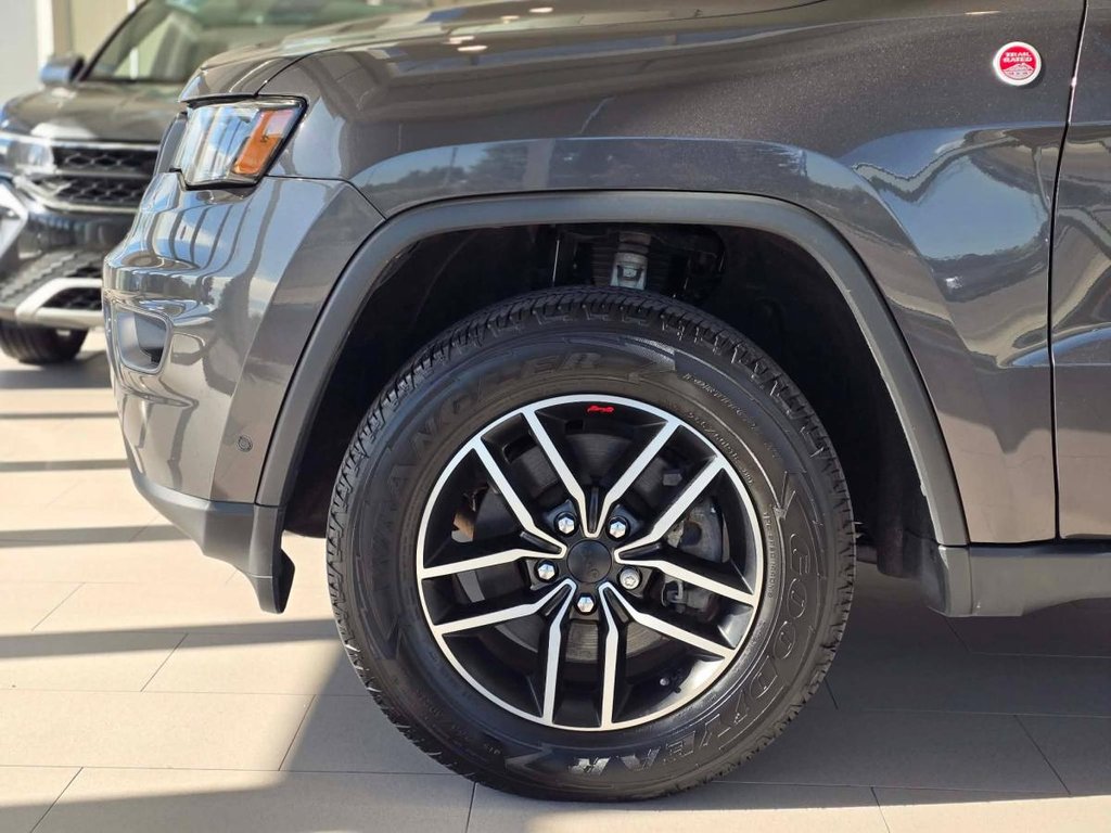2021 Jeep Grand Cherokee Trailhawk | 4X4 | 8 PNEUS | CUIR | NAV | TOIT PANO | DÉMARREUR | CAMÉRA | CARPLAY +++ in Laval, Quebec - 5 - w1024h768px