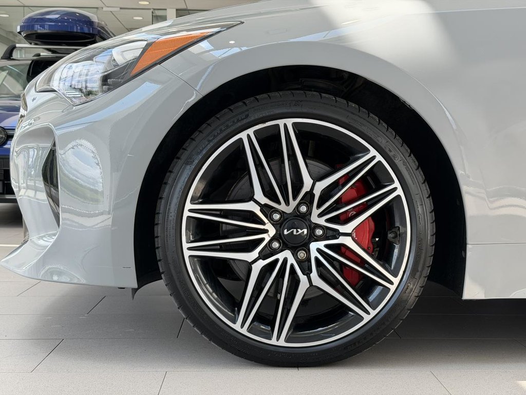 Kia Stinger GT Limited AWD | 8 PNEUS | BAS KM | DÉMARREUR | CAMÉRA 360 | NAV | TOIT | CUIR | CARPLAY +++ 2023 à Laval, Québec - 5 - w1024h768px