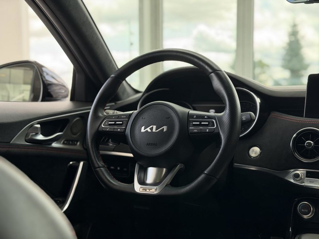 Kia Stinger GT Limited AWD | 8 PNEUS | BAS KM | DÉMARREUR | CAMÉRA 360 | NAV | TOIT | CUIR | CARPLAY +++ 2023 à Laval, Québec - 11 - w1024h768px