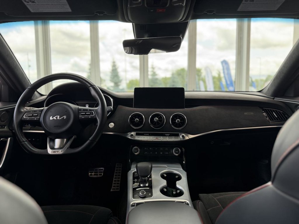 Kia Stinger GT Limited AWD | 8 PNEUS | BAS KM | DÉMARREUR | CAMÉRA 360 | NAV | TOIT | CUIR | CARPLAY +++ 2023 à Laval, Québec - 10 - w1024h768px