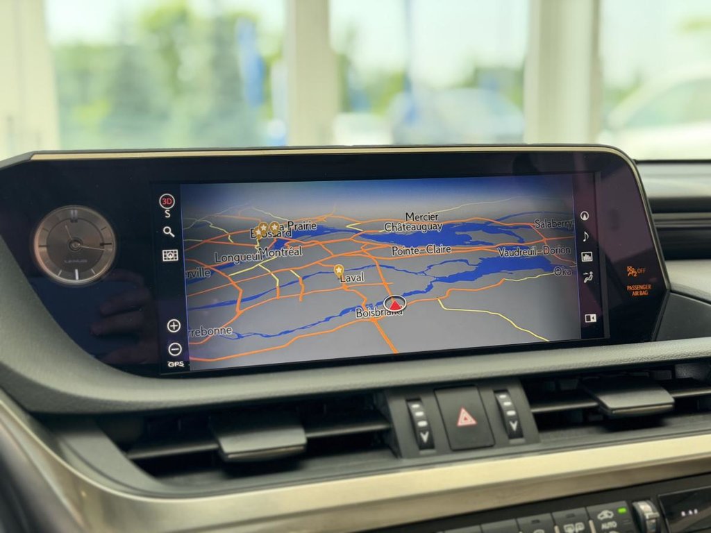 2020 Lexus ES 300h | TOIT | CUIR | NAV | CARPLAY | CAMÉRA 360 +++ in Laval, Quebec - 17 - w1024h768px