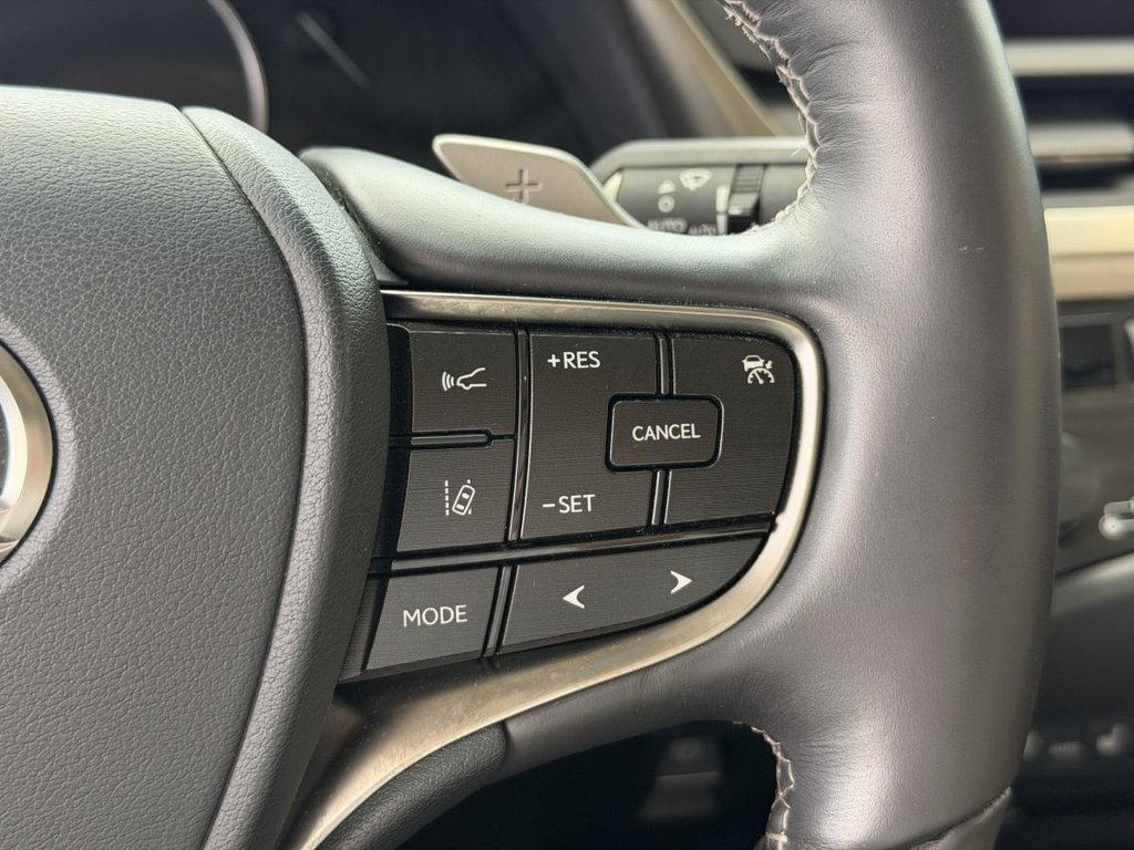 2020 Lexus ES 300h | TOIT | CUIR | NAV | CARPLAY | CAMÉRA 360 +++ in Laval, Quebec - 14 - w1024h768px