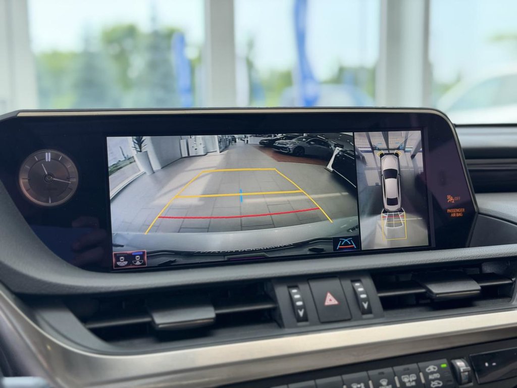 2020 Lexus ES 300h | TOIT | CUIR | NAV | CARPLAY | CAMÉRA 360 +++ in Laval, Quebec - 18 - w1024h768px