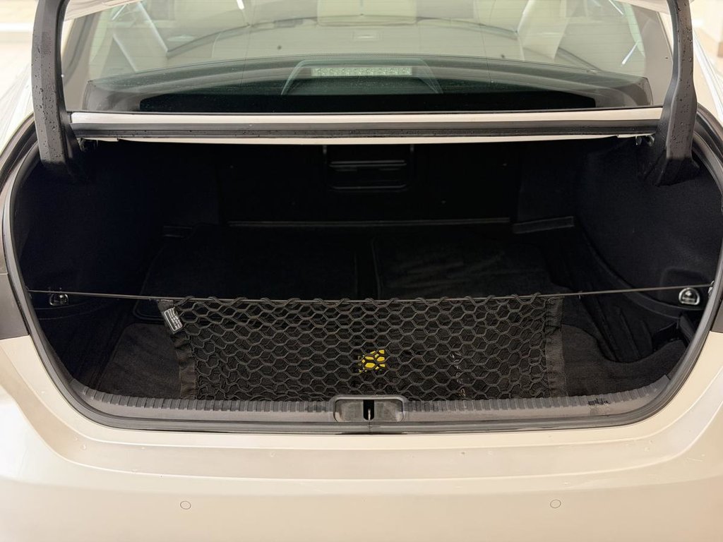 2020 Lexus ES 300h | TOIT | CUIR | NAV | CARPLAY | CAMÉRA 360 +++ in Laval, Quebec - 8 - w1024h768px