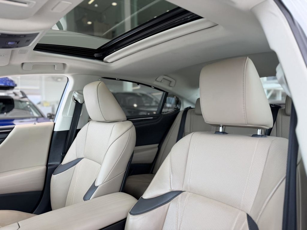 2020 Lexus ES 300h | TOIT | CUIR | NAV | CARPLAY | CAMÉRA 360 +++ in Laval, Quebec - 20 - w1024h768px