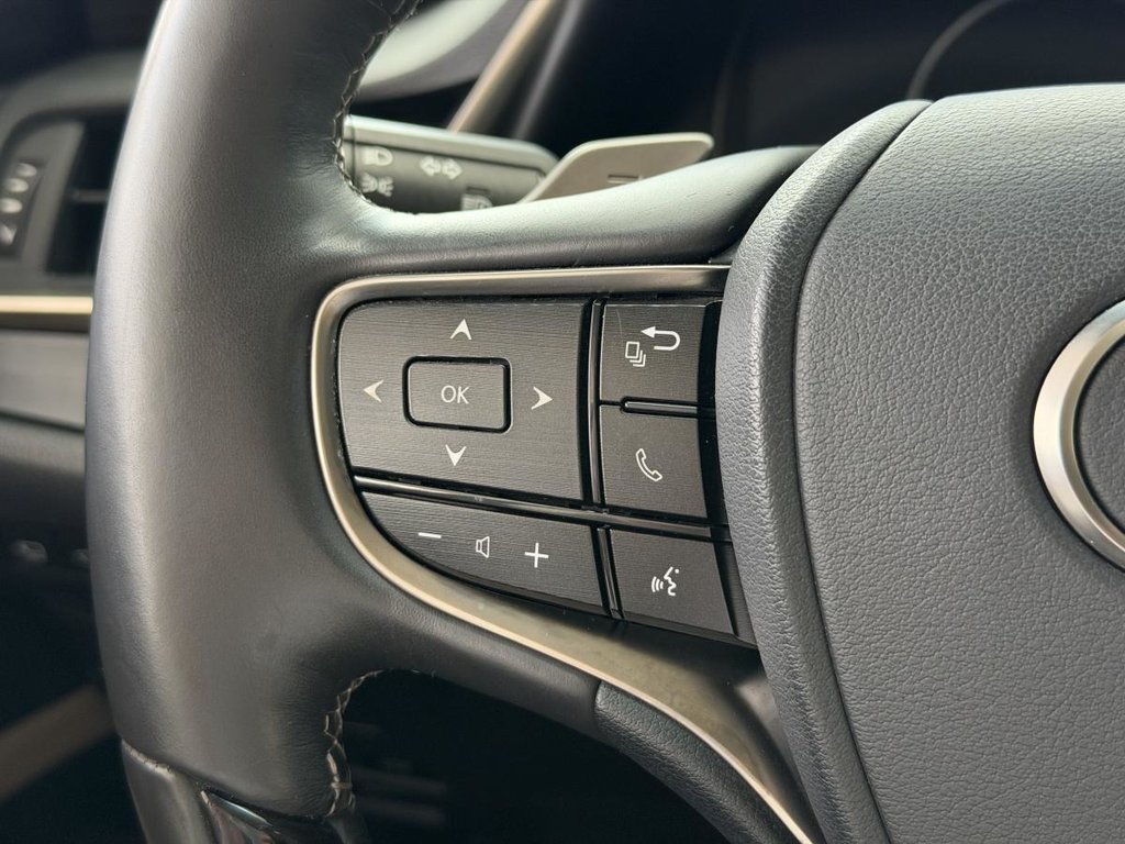 2020 Lexus ES 300h | TOIT | CUIR | NAV | CARPLAY | CAMÉRA 360 +++ in Laval, Quebec - 13 - w1024h768px
