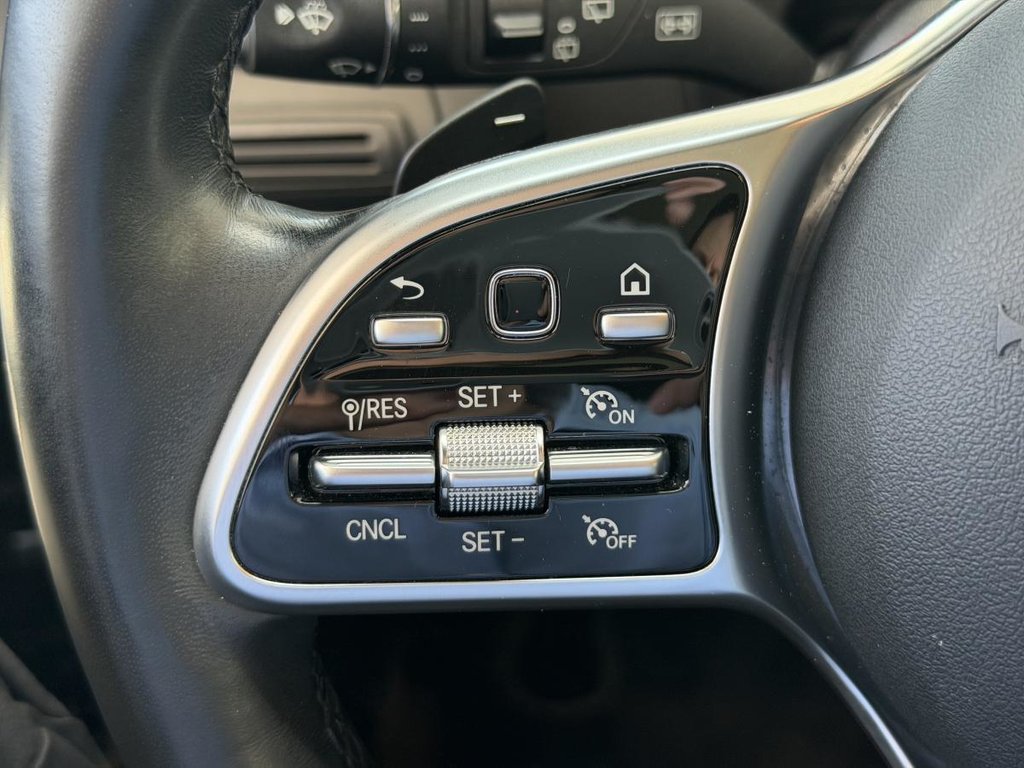 2020 Mercedes-Benz GLC 300 4MATIC | TOIT PANO | NAV | CUIR | CARPLAY | CAMÉRA 360 +++ in Laval, Quebec - 14 - w1024h768px