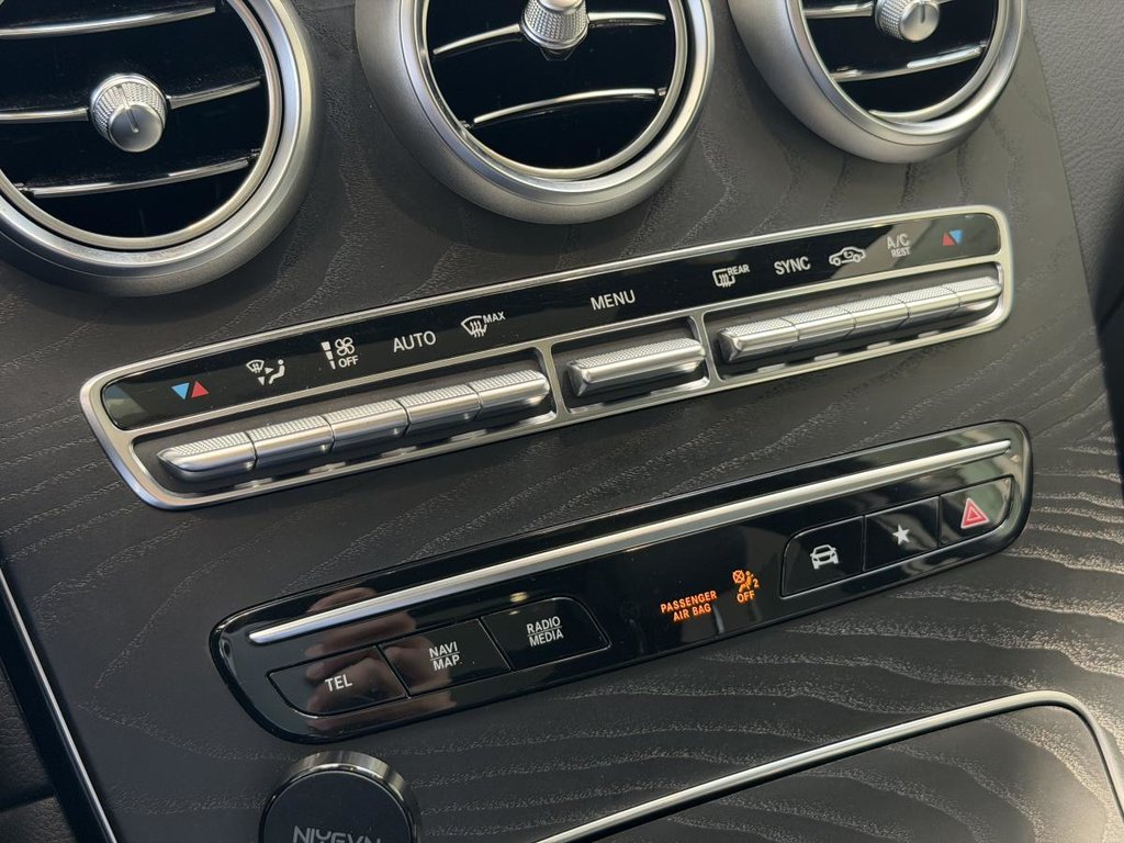 2020 Mercedes-Benz GLC 300 4MATIC | TOIT PANO | NAV | CUIR | CARPLAY | CAMÉRA 360 +++ in Laval, Quebec - 17 - w1024h768px