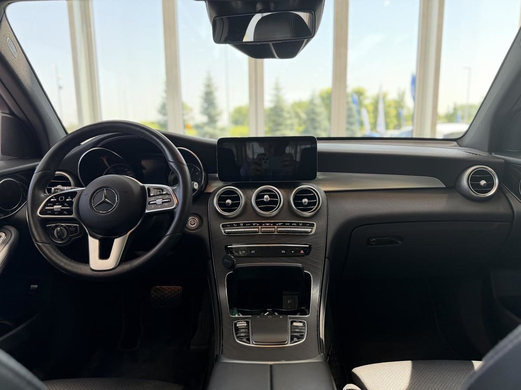2020 Mercedes-Benz GLC 300 4MATIC | TOIT PANO | NAV | CUIR | CARPLAY | CAMÉRA 360 +++ in Laval, Quebec - 11 - w1024h768px