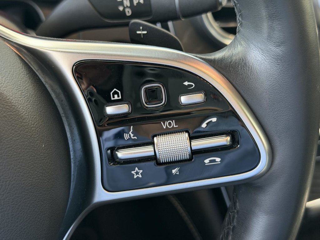 2020 Mercedes-Benz GLC 300 4MATIC | TOIT PANO | NAV | CUIR | CARPLAY | CAMÉRA 360 +++ in Laval, Quebec - 15 - w1024h768px