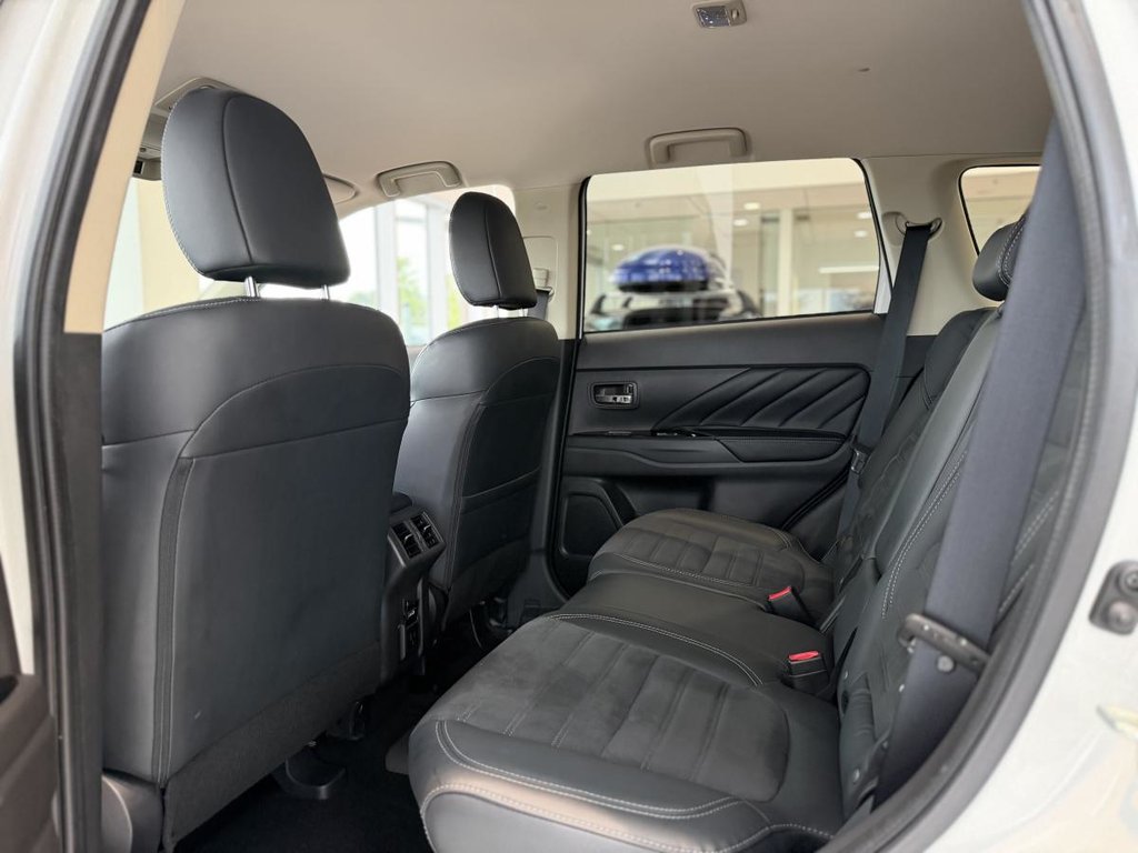 2022 Mitsubishi Outlander PHEV SE S-AWC | CUIR | CARPLAY | CAMÉRA | BLUETOOTH +++ in Laval, Quebec - 10 - w1024h768px