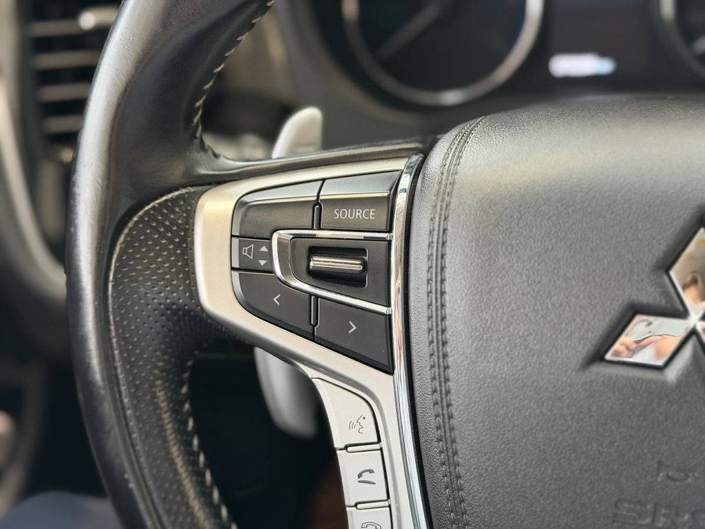 2022 Mitsubishi Outlander PHEV SE S-AWC | CUIR | CARPLAY | CAMÉRA | BLUETOOTH +++ in Laval, Quebec - 14 - w1024h768px