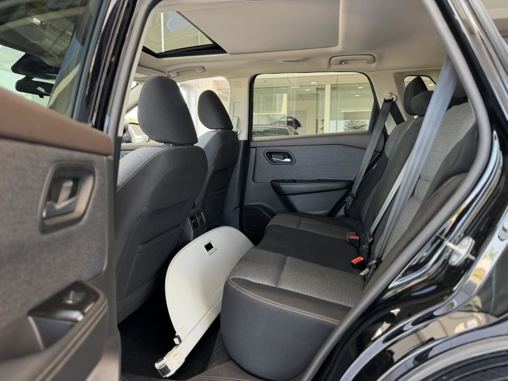 2021 Nissan Rogue SV AWD | 8 ROUES | TOIT PANO | DÉMARREUR | CAMÉRA 360 | CARPLAY +++ in Laval, Quebec - 9 - w1024h768px