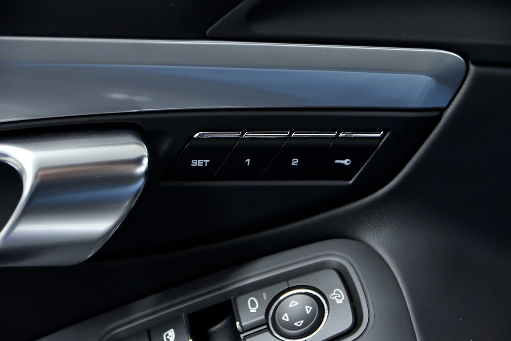 2025 Porsche 718 Cayman S / Premium Package / Sport Chrono / BOSE in Laval, Quebec - 29 - w1024h768px