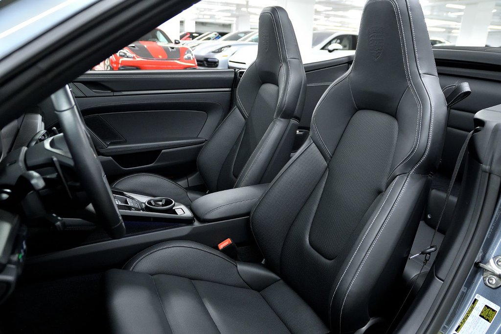 Porsche 911 Carrera 4 GTS Cabriolet / Premium Package / BOSE 2025 à Laval, Québec - 15 - w1024h768px