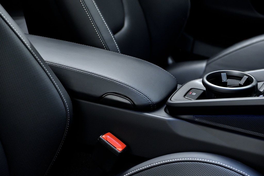 Porsche 911 Carrera 4 GTS Cabriolet / Premium Package / BOSE 2025 à Laval, Québec - 21 - w1024h768px