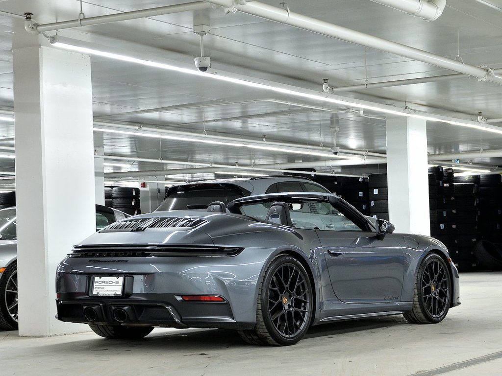 Porsche 911 Carrera 4 GTS Cabriolet / Premium Package / BOSE 2025 à Laval, Québec - 3 - w1024h768px