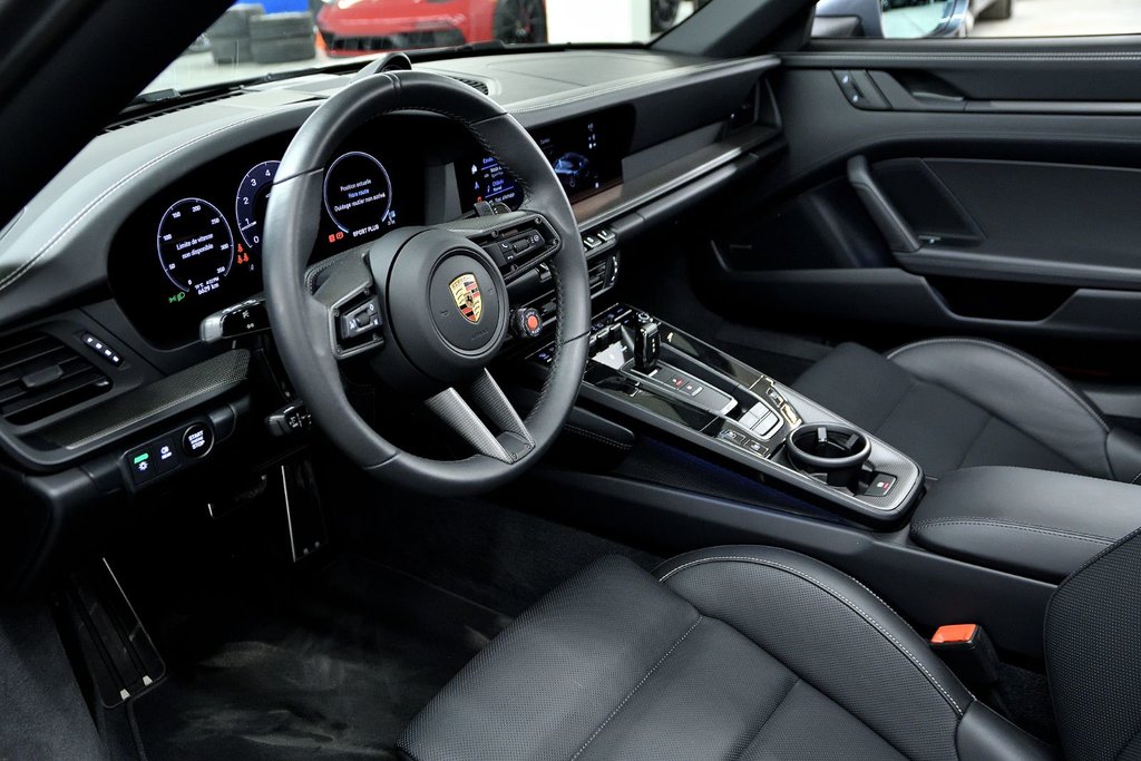 Porsche 911 Carrera 4 GTS Cabriolet / Premium Package / BOSE 2025 à Laval, Québec - 12 - w1024h768px