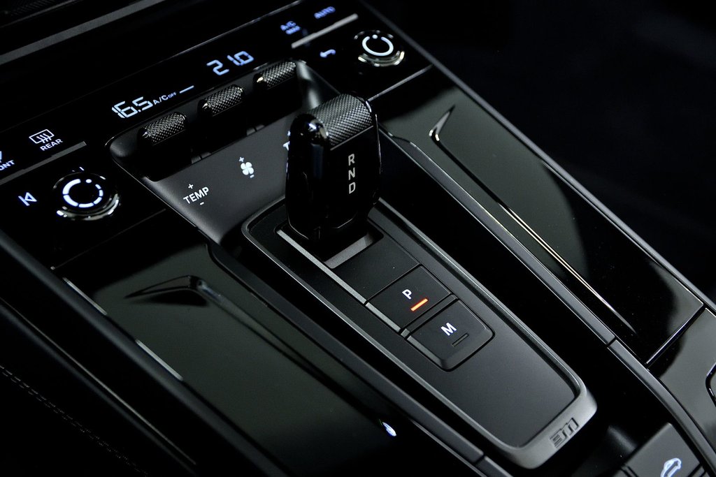 Porsche 911 Carrera 4 GTS Cabriolet / Premium Package / BOSE 2025 à Laval, Québec - 33 - w1024h768px