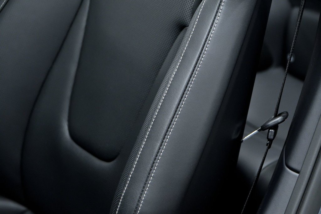 Porsche 911 Carrera 4 GTS Cabriolet / Premium Package / BOSE 2025 à Laval, Québec - 16 - w1024h768px