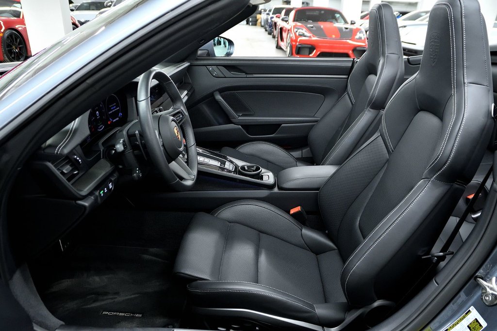 Porsche 911 Carrera 4 GTS Cabriolet / Premium Package / BOSE 2025 à Laval, Québec - 13 - w1024h768px