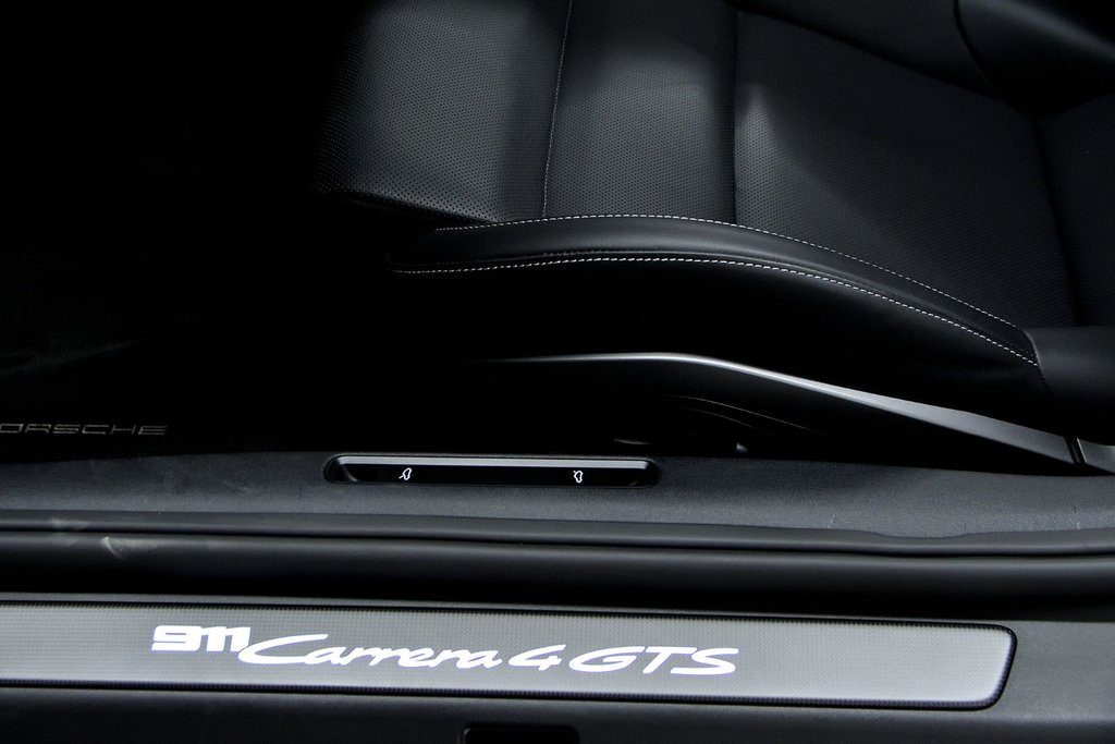 Porsche 911 Carrera 4 GTS Cabriolet / Premium Package / BOSE 2025 à Laval, Québec - 14 - w1024h768px