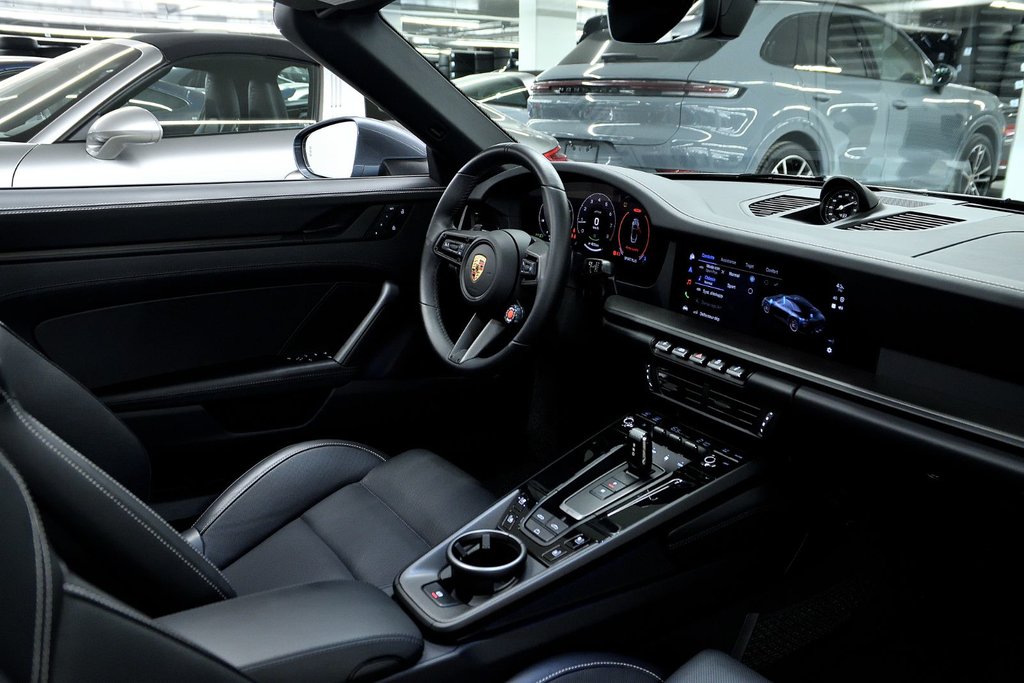 Porsche 911 Carrera 4 GTS Cabriolet / Premium Package / BOSE 2025 à Laval, Québec - 17 - w1024h768px