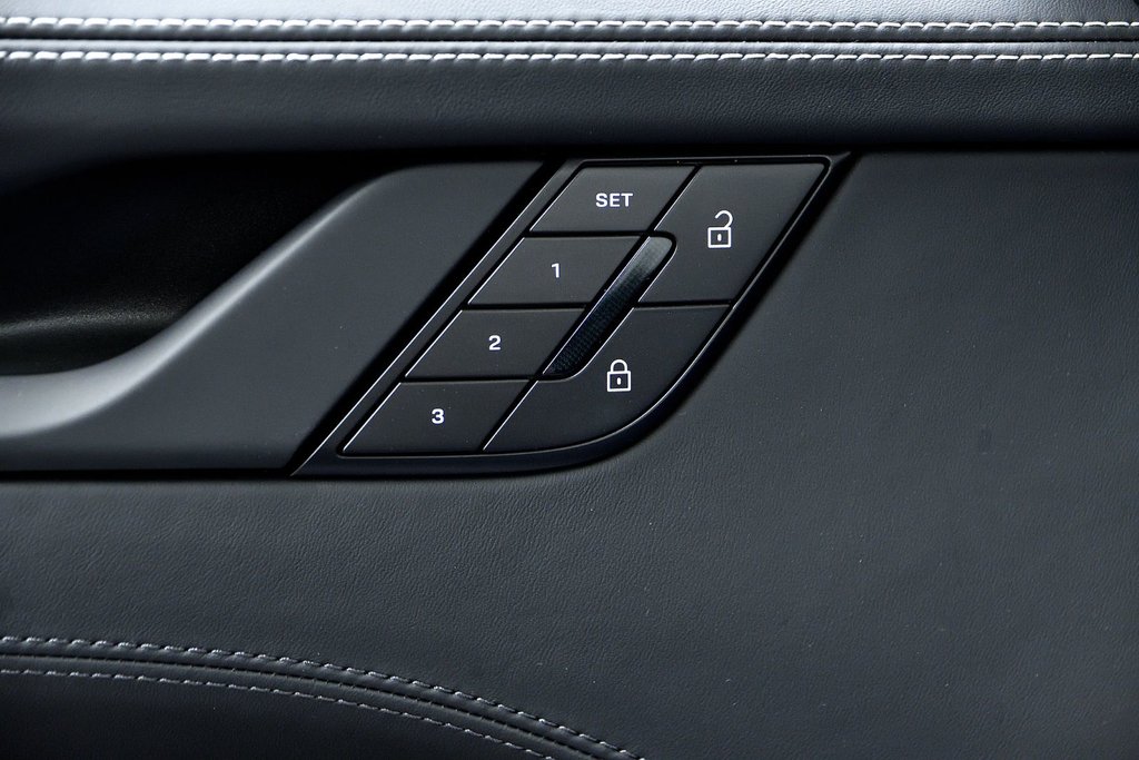 Porsche 911 Carrera 4 GTS Cabriolet / Premium Package / BOSE 2025 à Laval, Québec - 37 - w1024h768px