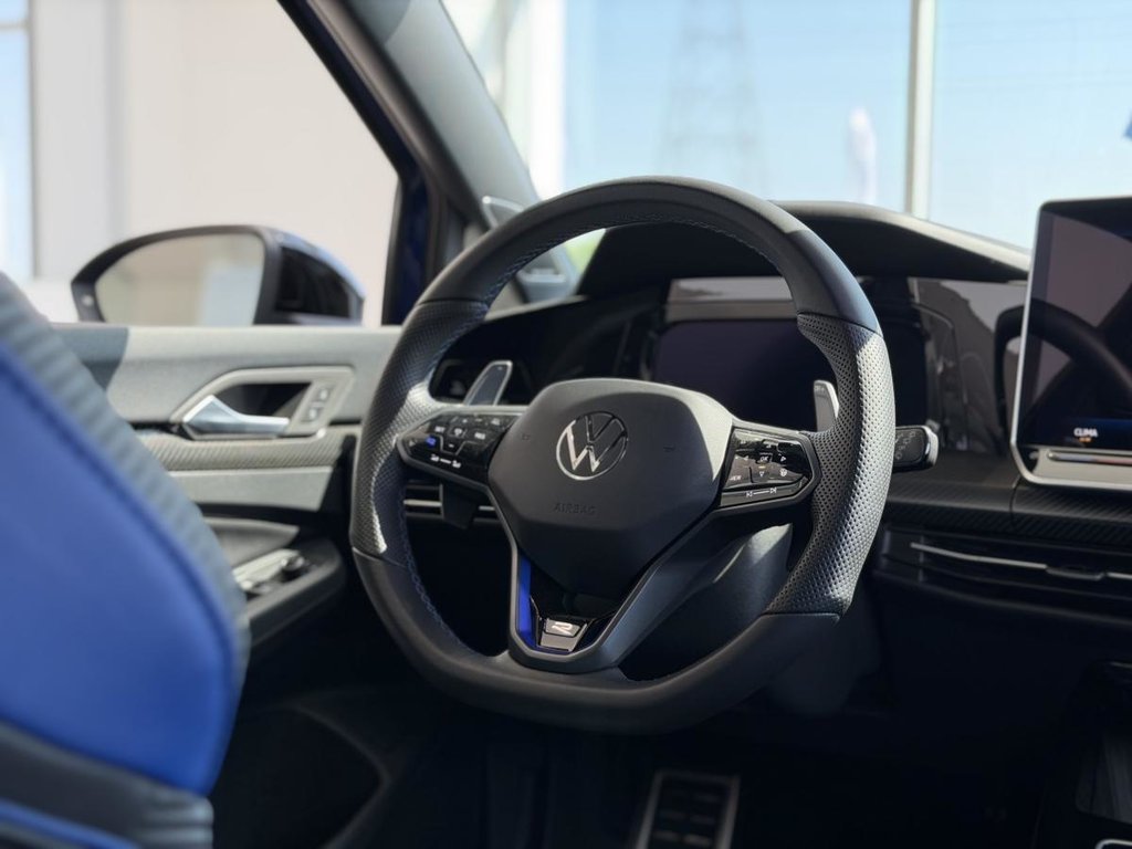 Volkswagen Golf R Black Edition DSG | 4MOTION | HARMAN KARDON | NAV | TOIT | CUIR | CARPLAY +++ 2025 à Laval, Québec - 12 - w1024h768px