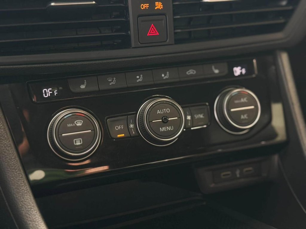 Volkswagen Jetta GLI DSG | DÉMARREUR | TOIT | CUIR | NAV | CARPLAY | CAMÉRA +++ 2023 à Laval, Québec - 17 - w1024h768px