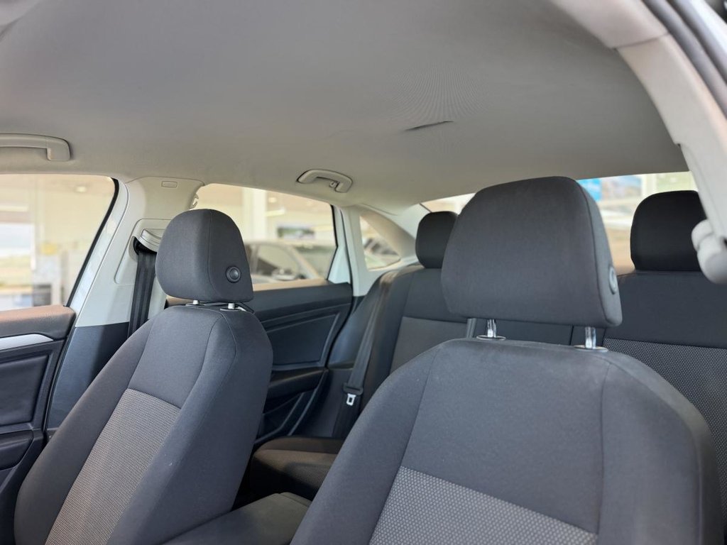 2019 Volkswagen Jetta Comfortline | BAS KM | CARPLAY | CAMÉRA | SIÈGES CHAUFFANTS +++ in Laval, Quebec - 19 - w1024h768px