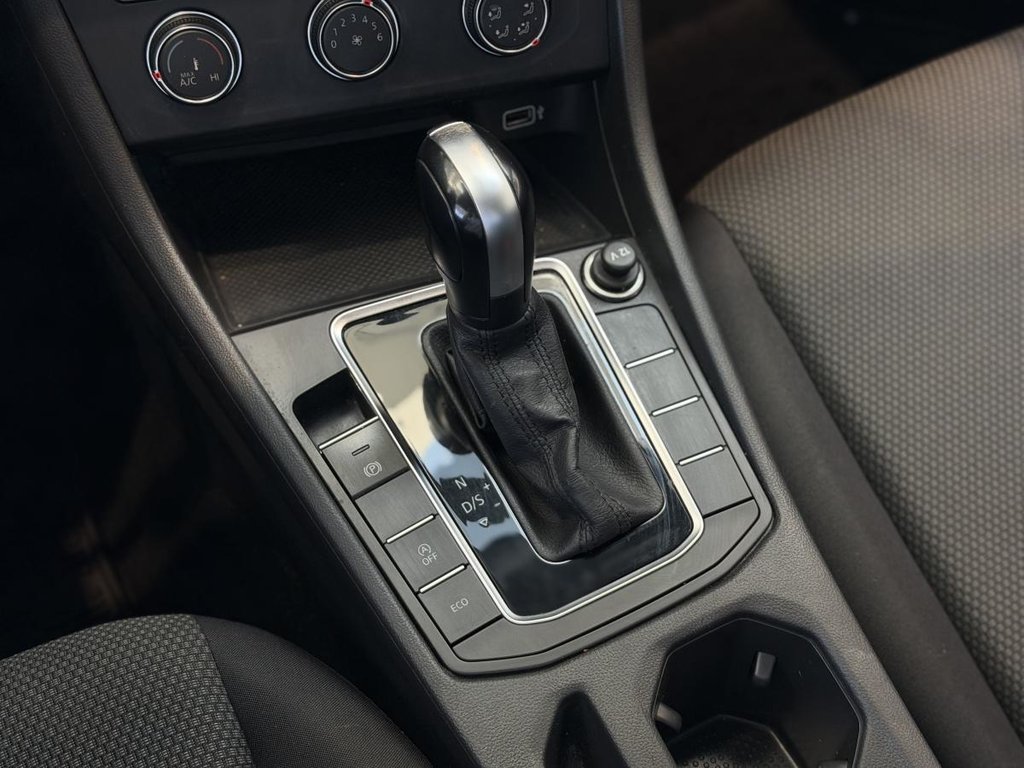 2019 Volkswagen Jetta Comfortline | BAS KM | CARPLAY | CAMÉRA | SIÈGES CHAUFFANTS +++ in Laval, Quebec - 15 - w1024h768px