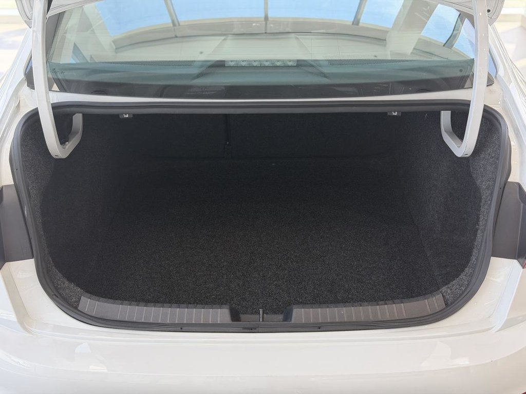 Volkswagen Jetta Trendline | BAS KM | CARPLAY | CAMÉRA | SIÈGES CHAUFFANTS +++ 2023 à Laval, Québec - 9 - w1024h768px