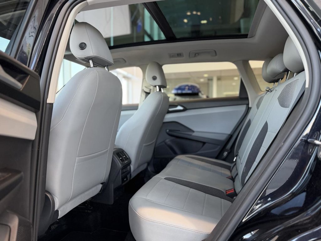 2022 Volkswagen Taos Comfortline 4MOTION | DÉMARREUR | TOIT PANO | CUIR | CARPLAY | CAMÉRA +++ in Laval, Quebec - 10 - w1024h768px