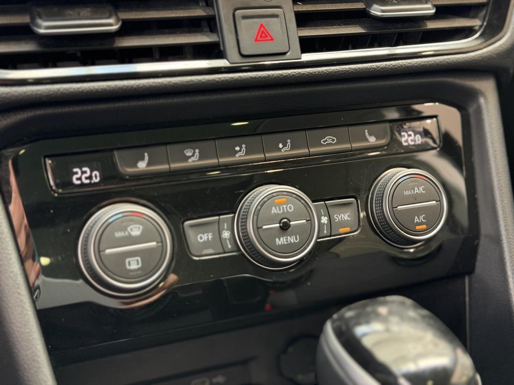 Volkswagen Taos Comfortline 4MOTION | TOIT PANO | CUIR | CARPLAY | CAMÉRA +++ 2022 à Laval, Québec - 16 - w1024h768px
