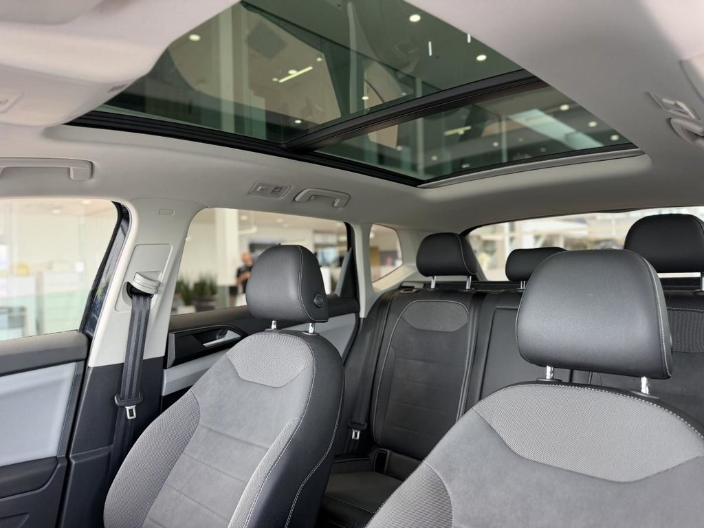 Volkswagen Taos Comfortline 4MOTION | TOIT PANO | CUIR | CARPLAY | CAMÉRA +++ 2022 à Laval, Québec - 19 - w1024h768px
