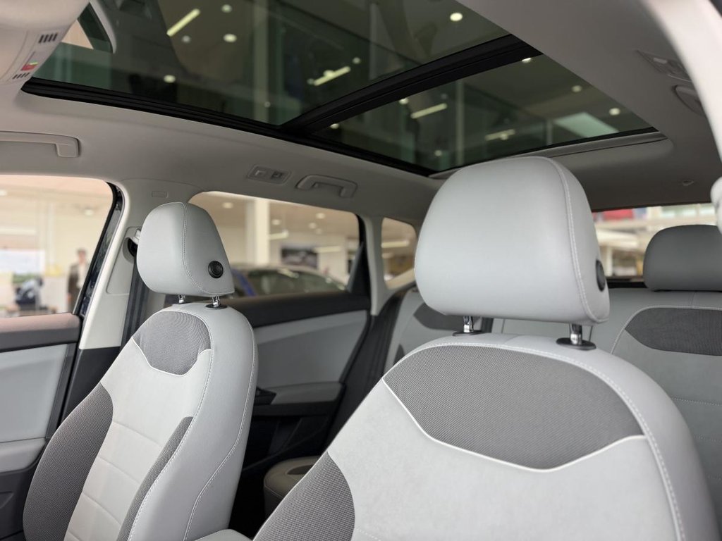 2023 Volkswagen Taos Comfortline 4MOTION | DÉMARREUR | TOIT PANO | CUIR | CARPLAY | CAMÉRA +++ in Laval, Quebec - 20 - w1024h768px
