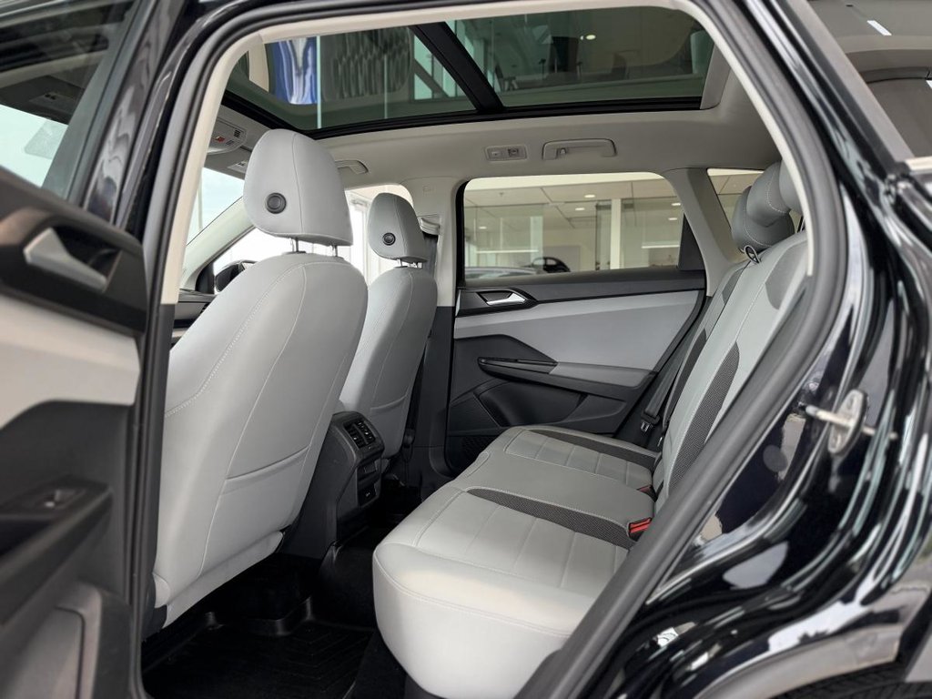 2023 Volkswagen Taos Comfortline 4MOTION | DÉMARREUR | TOIT PANO | CUIR | CARPLAY | CAMÉRA +++ in Laval, Quebec - 10 - w1024h768px