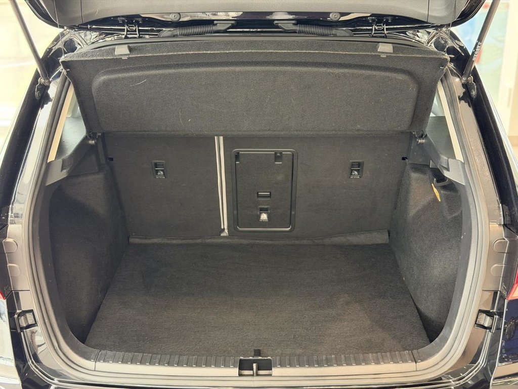 2023 Volkswagen Taos Comfortline 4MOTION | DÉMARREUR | TOIT PANO | CUIR | CARPLAY | CAMÉRA +++ in Laval, Quebec - 9 - w1024h768px