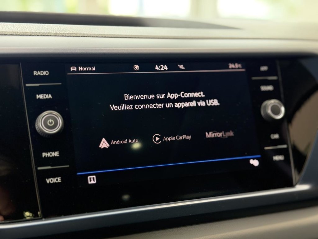 2023 Volkswagen Taos Comfortline 4MOTION | DÉMARREUR | TOIT PANO | CUIR | CARPLAY | CAMÉRA +++ in Laval, Quebec - 18 - w1024h768px