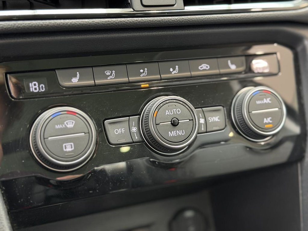 2023 Volkswagen Taos Comfortline 4MOTION | DÉMARREUR | TOIT PANO | CUIR | CARPLAY | CAMÉRA +++ in Laval, Quebec - 17 - w1024h768px