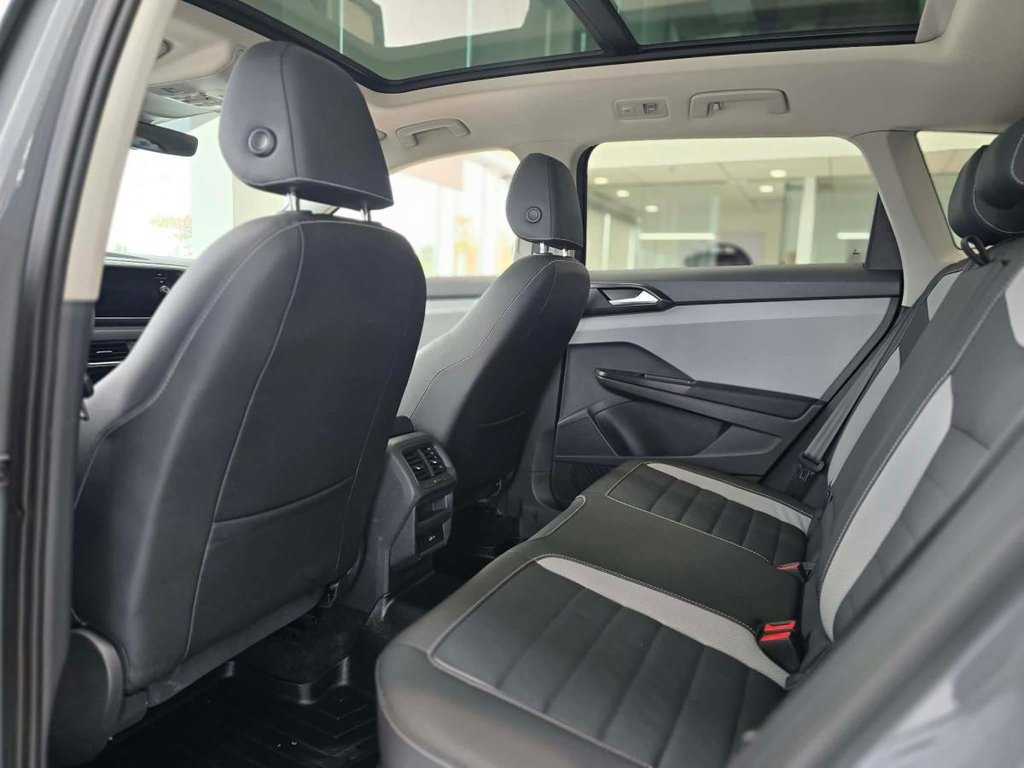 2023 Volkswagen Taos Highline | 4MOTION | CUIR | NAV | TOIT PANO | DÉMARREUR | CAMÉRA | BEATS | CARPLAY +++ in Laval, Quebec - 10 - w1024h768px