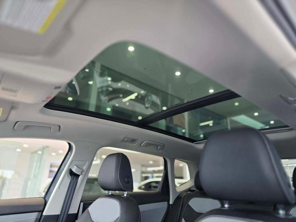 2023 Volkswagen Taos Highline | 4MOTION | CUIR | NAV | TOIT PANO | DÉMARREUR | CAMÉRA | BEATS | CARPLAY +++ in Laval, Quebec - 21 - w1024h768px