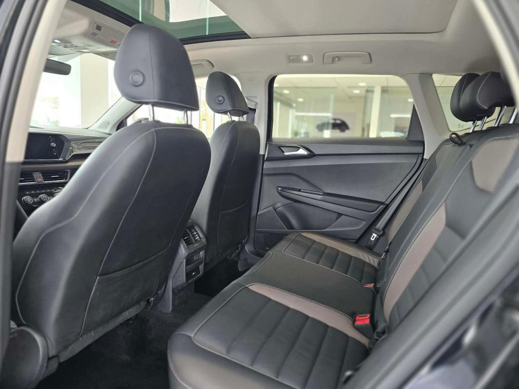 2023 Volkswagen Taos Highline | 4MOTION | CUIR | NAV | TOIT PANO | DÉMARREUR | CAMÉRA | BEATS | CARPLAY +++ in Laval, Quebec - 10 - w1024h768px